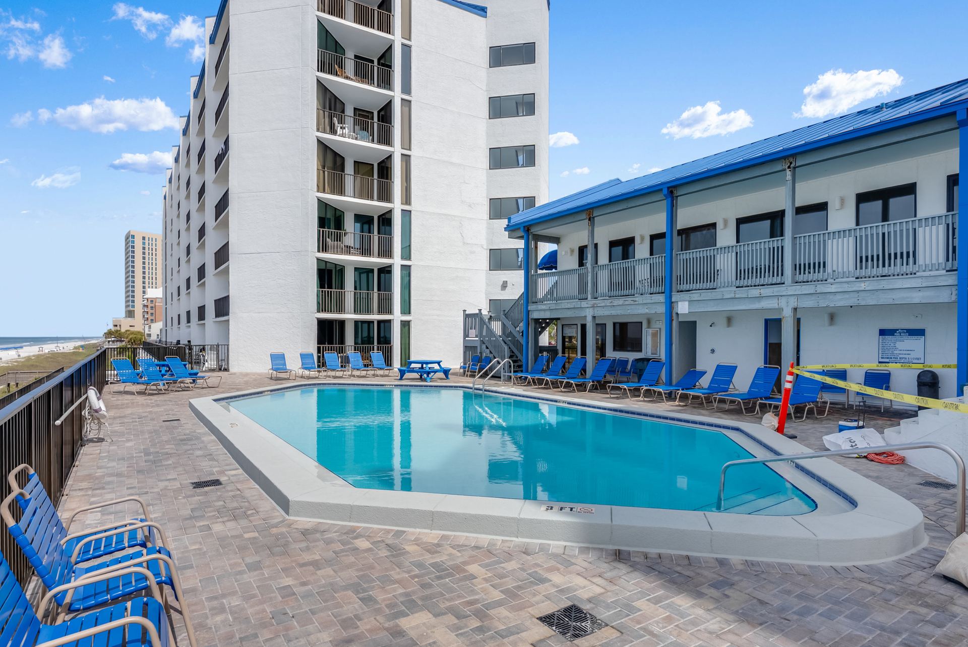 AquaVista pool and community