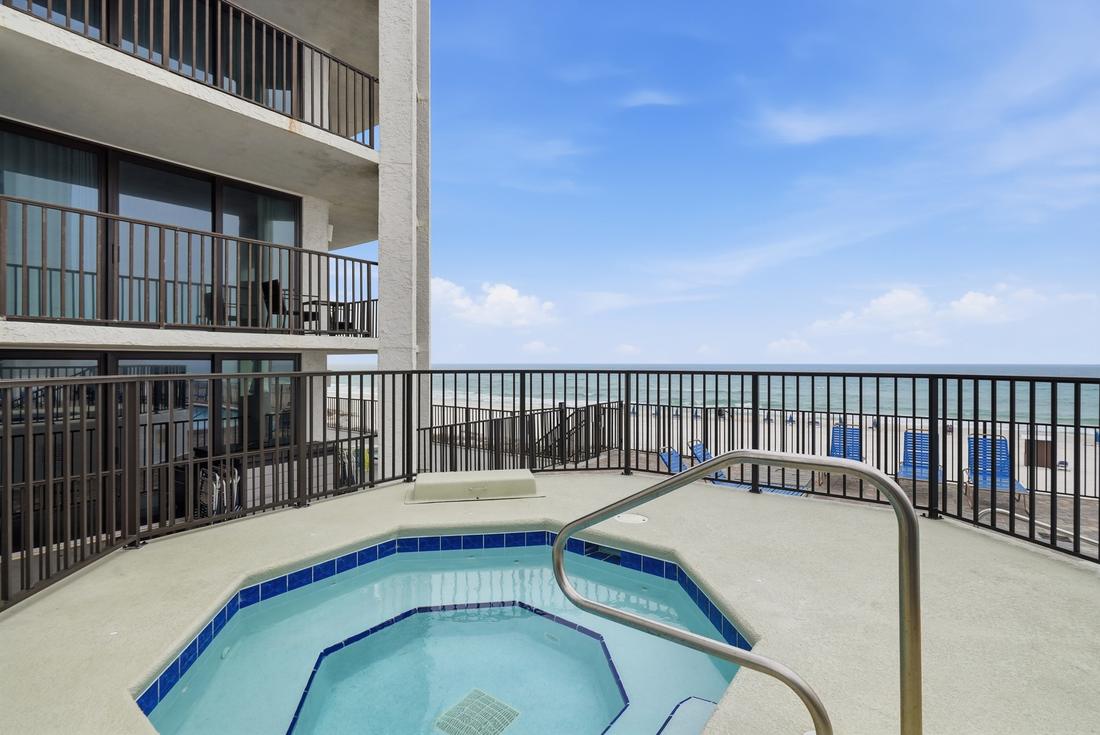AquaVista amenities and grounds