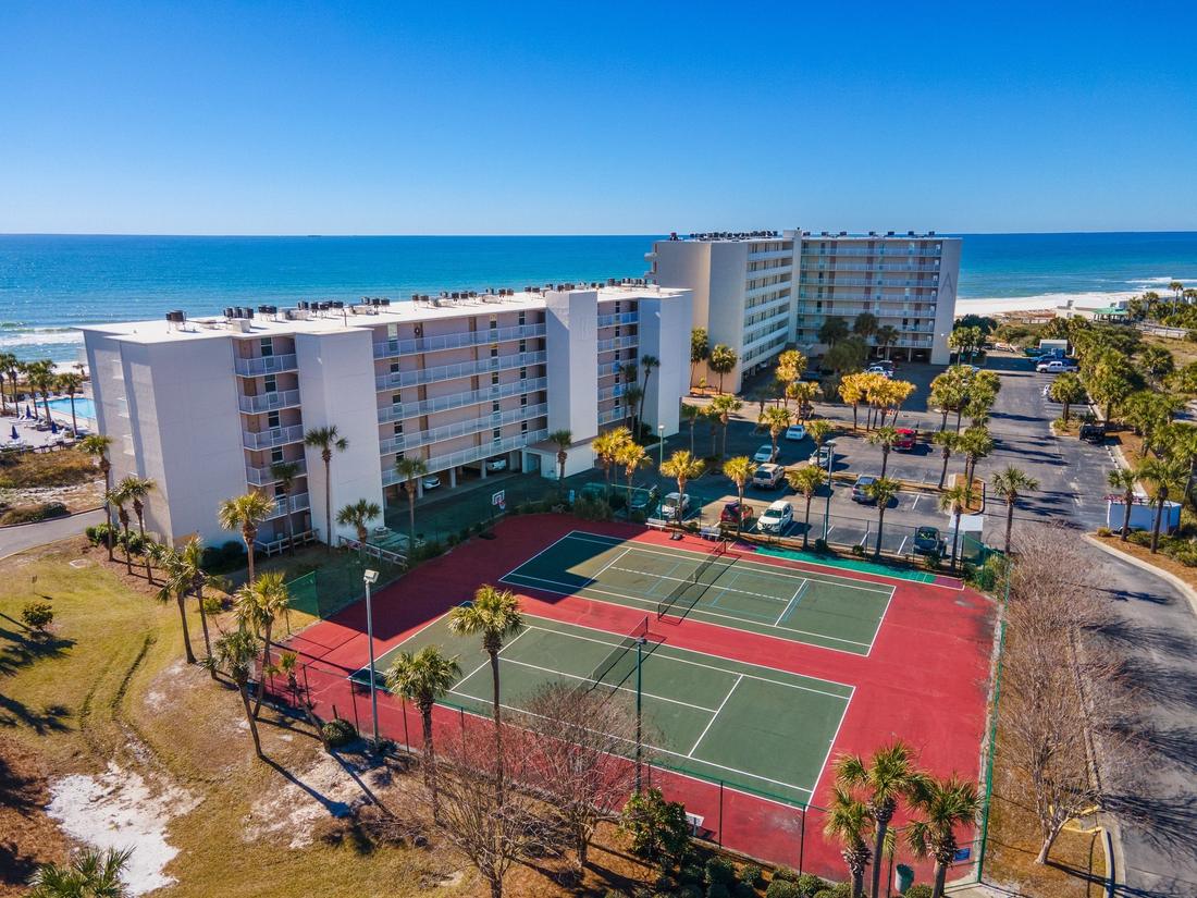 Tennis and sport courts at Dunes of Panama