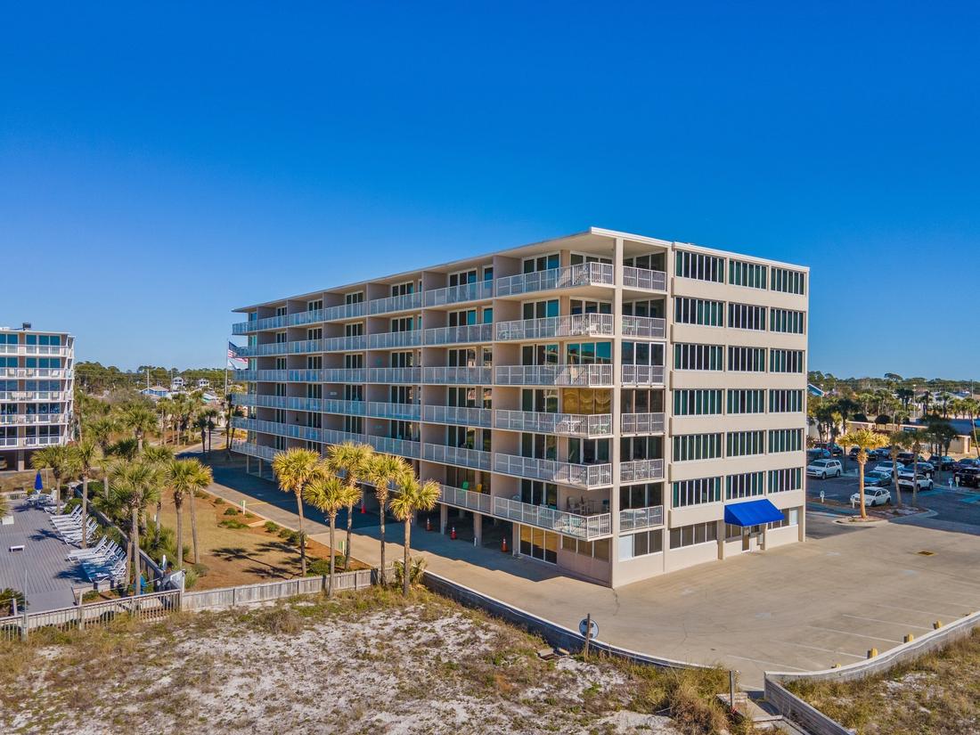Street-side aerial of a Dunes of Panama building