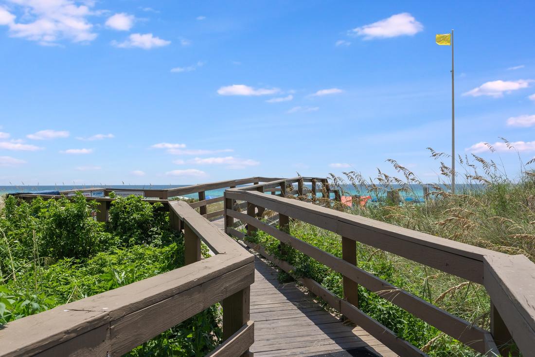 Dune boardwalk to the beach