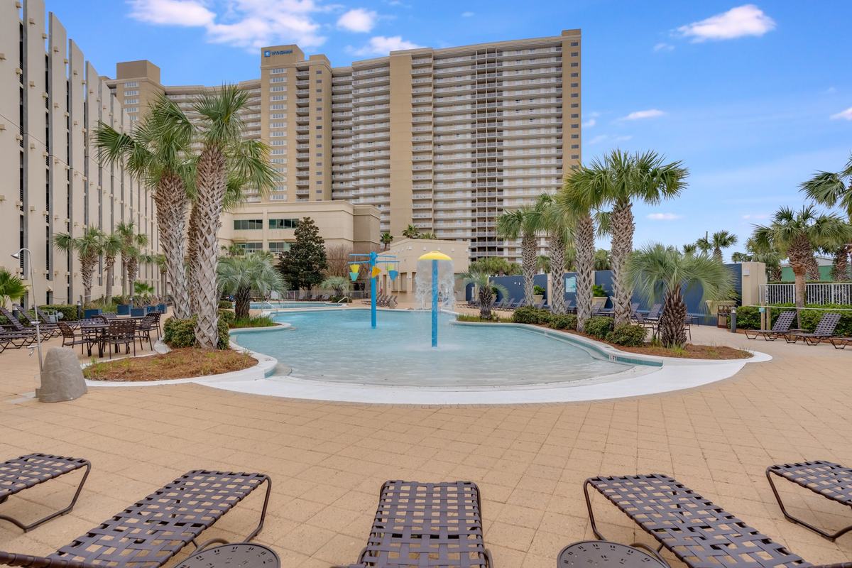Emerald Beach Resort amenities and grounds