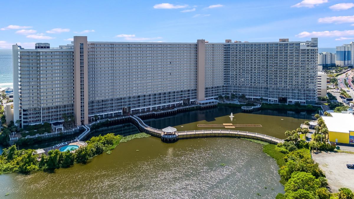 Laketown Wharf resort amenity