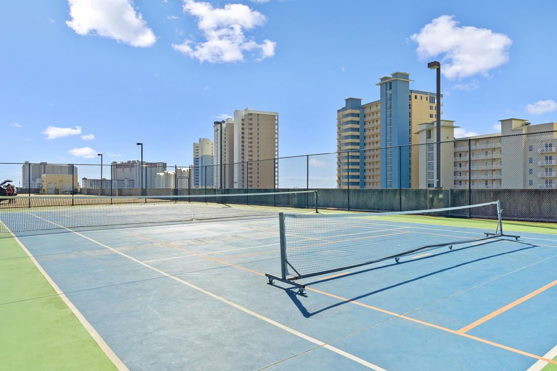 Pickleball and tennis courts