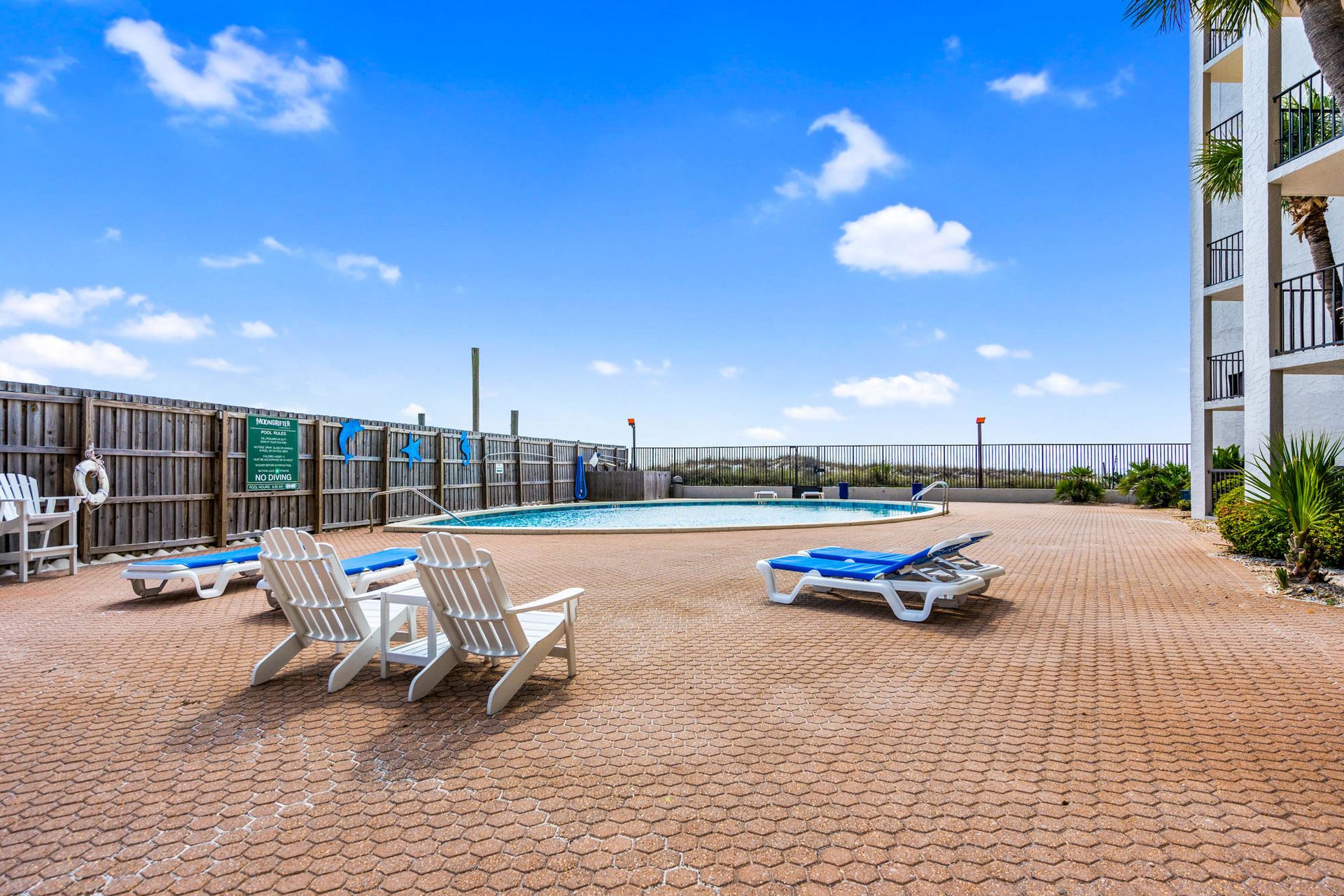 Moondrifter pool and community
