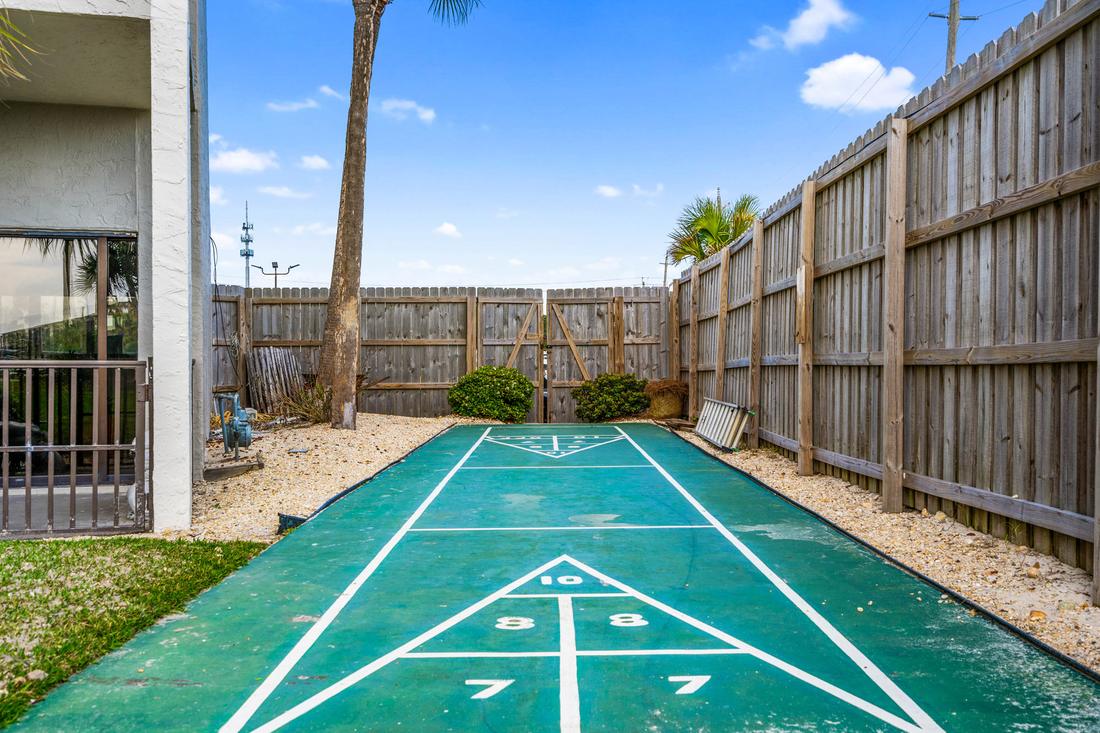 Shuffleboard court