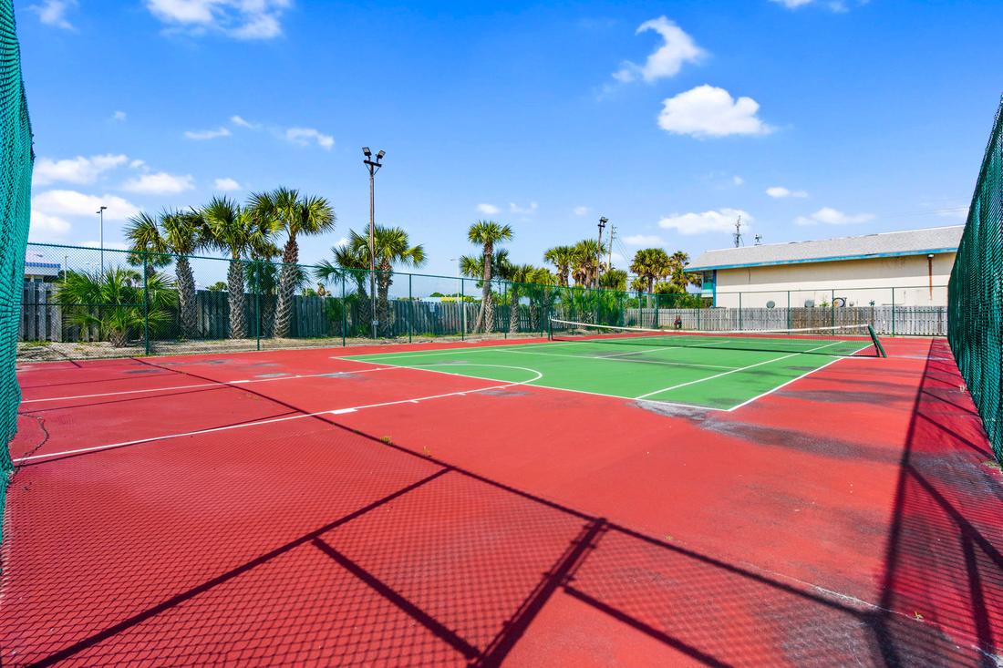 Tennis court at Moondrifter