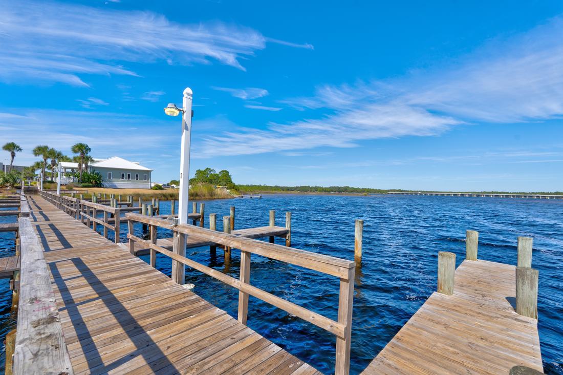 Boardwalk along the Lake Powell docks