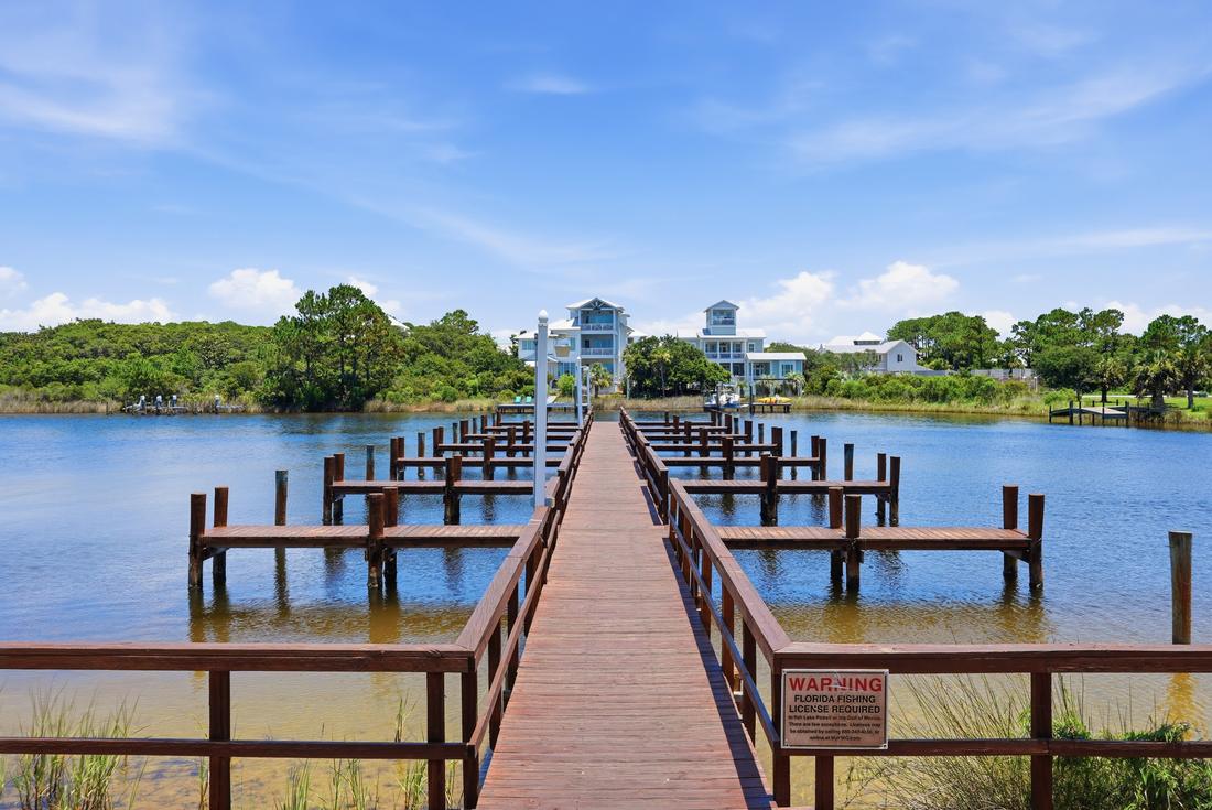 Pinnacle Port amenities and grounds