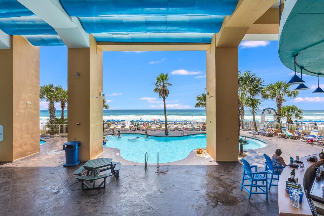 Splash Beach Resort amenities and grounds