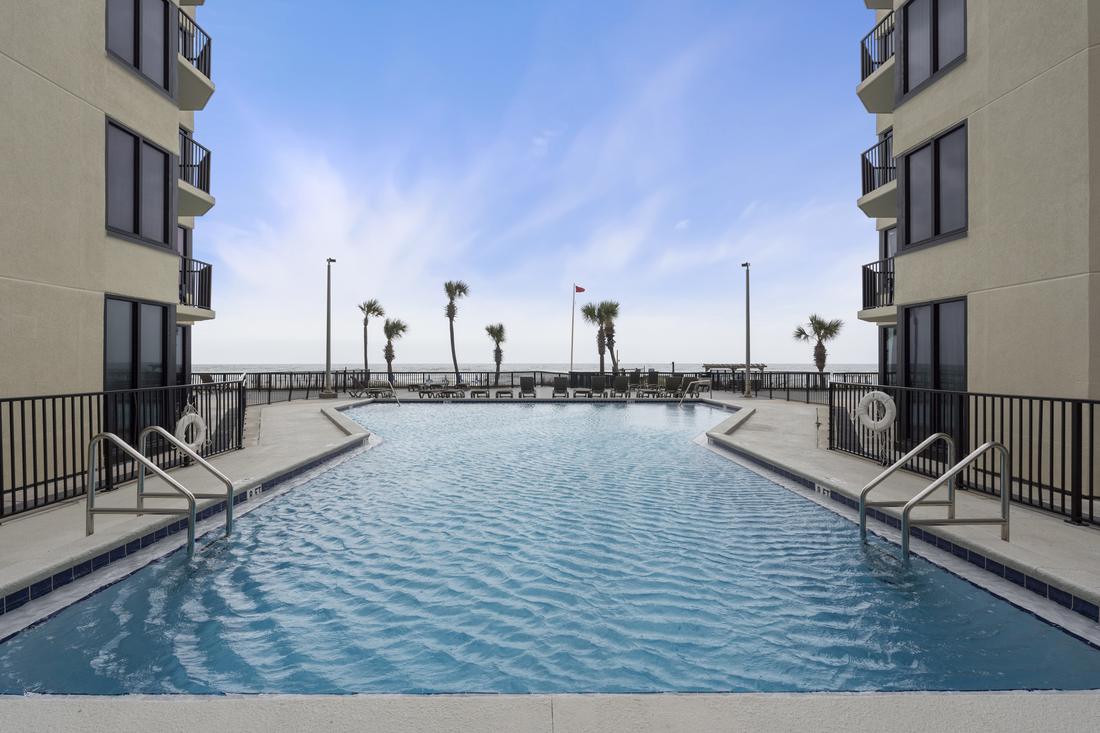 Gulf-front pool at Sunbird